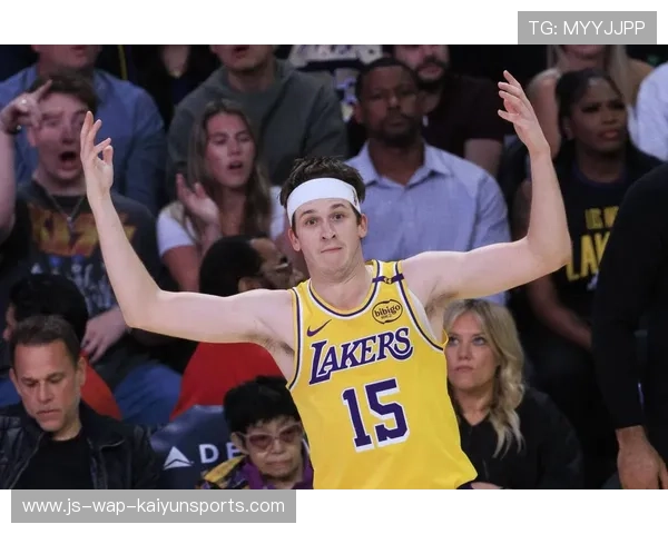 湖人球员上演单骑突进夺下关键分